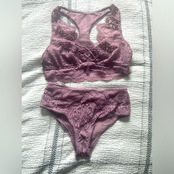 Lace Victoria’s Secret Set - Picture 1 of 7